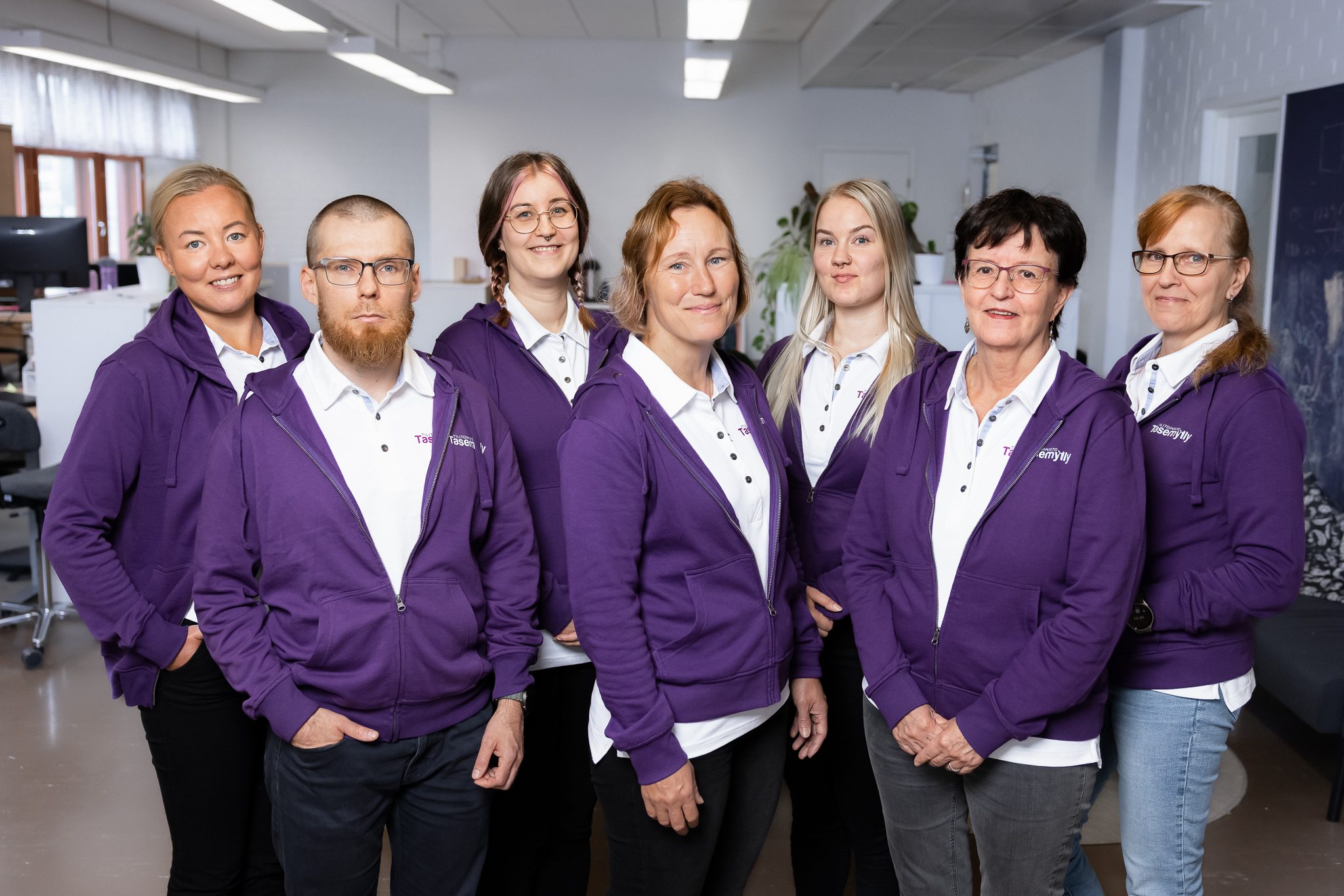 Tasemyllyn tilitoimiston tiimi – kirjanpidon ja taloushallinnon asiantuntijat